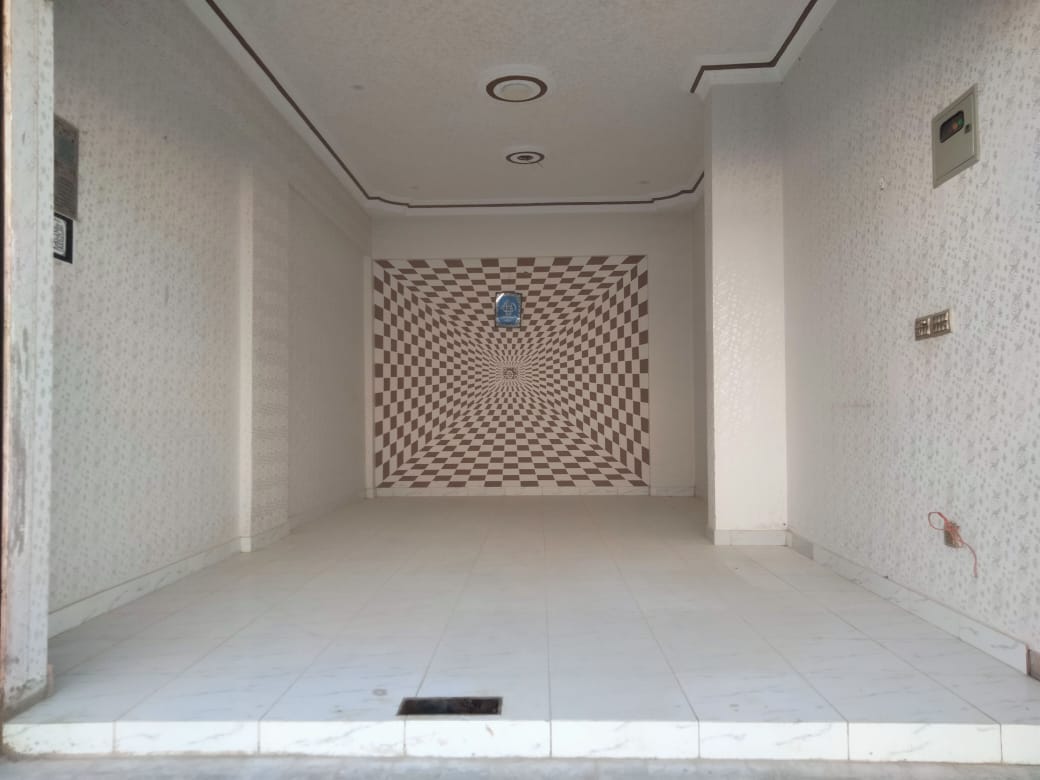 273 Sq Feet Ready Shop on 75 Feet Road image 1